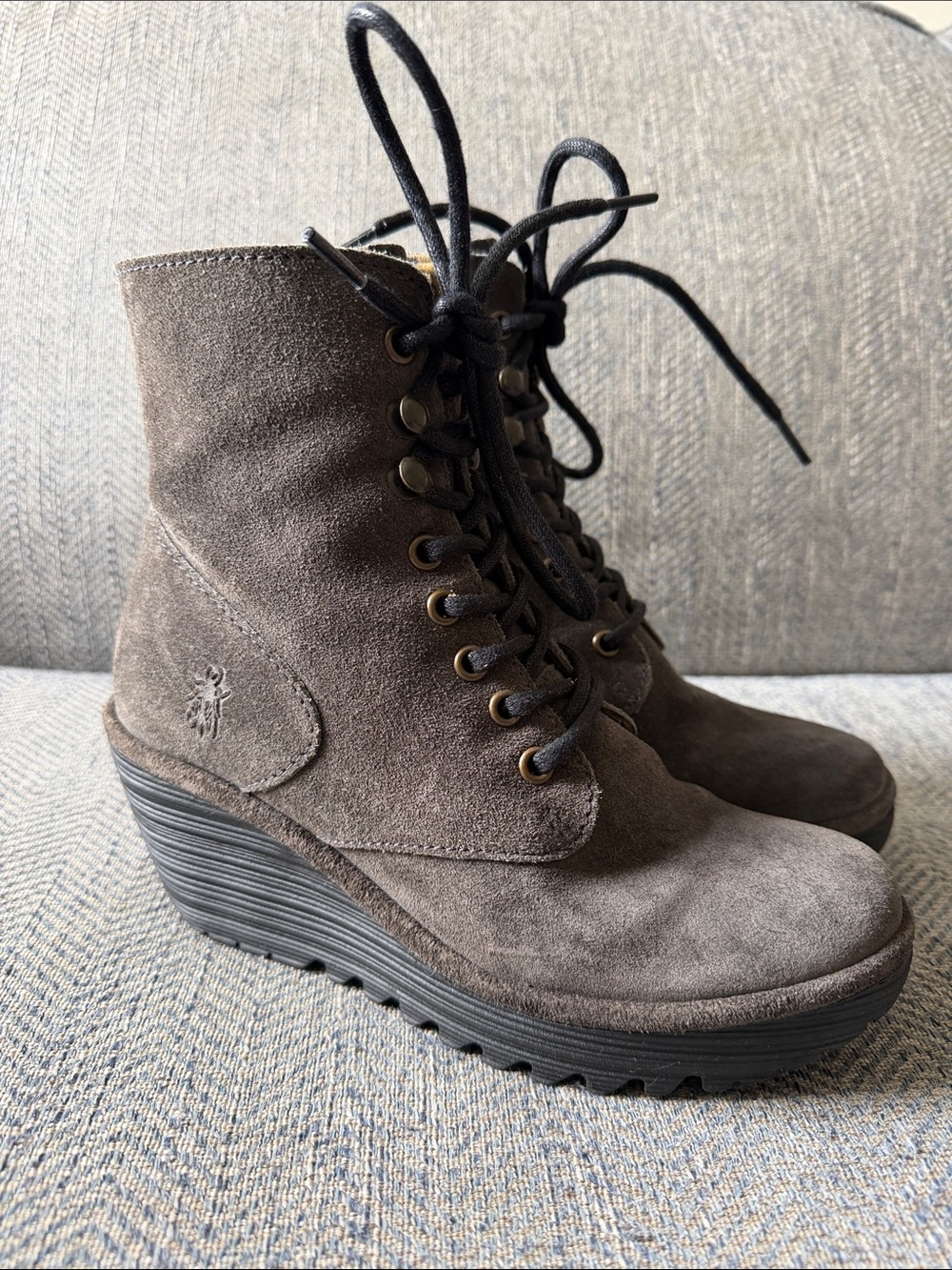 Fly London Women’s Gray Leather Suede Lace Up Boots Size: 37